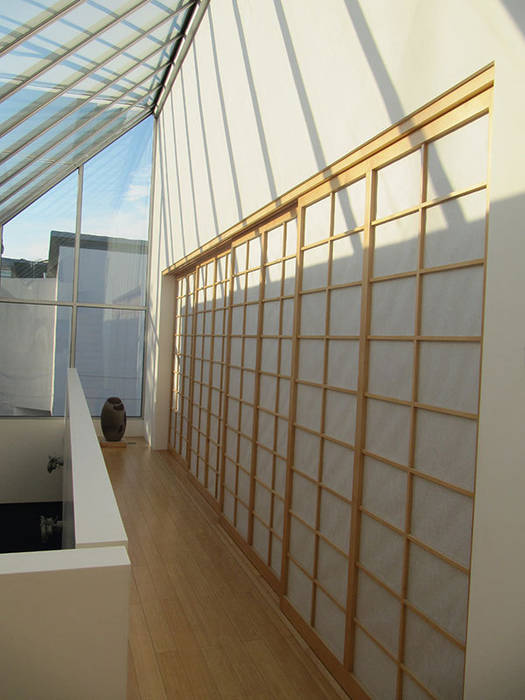 The gallery and Japanese screens homify Modern corridor, hallway & stairs