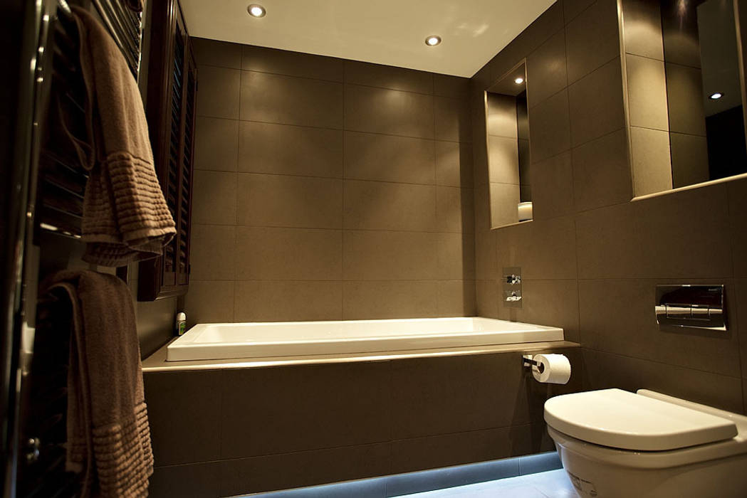 homify Modern bathroom