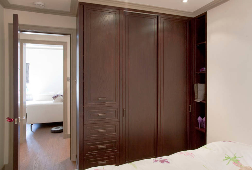 Bedroom Prestige Architects By Marco Braghiroli Camera da letto moderna storage,wardrobe,bespoke,bedroom,Bedroom