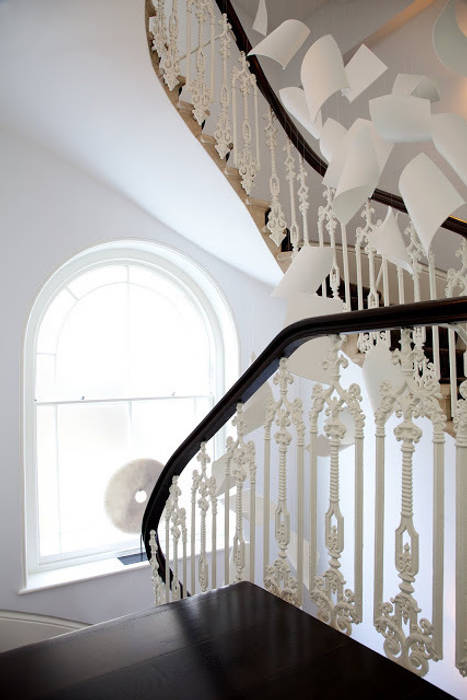 homify Classic style corridor, hallway and stairs