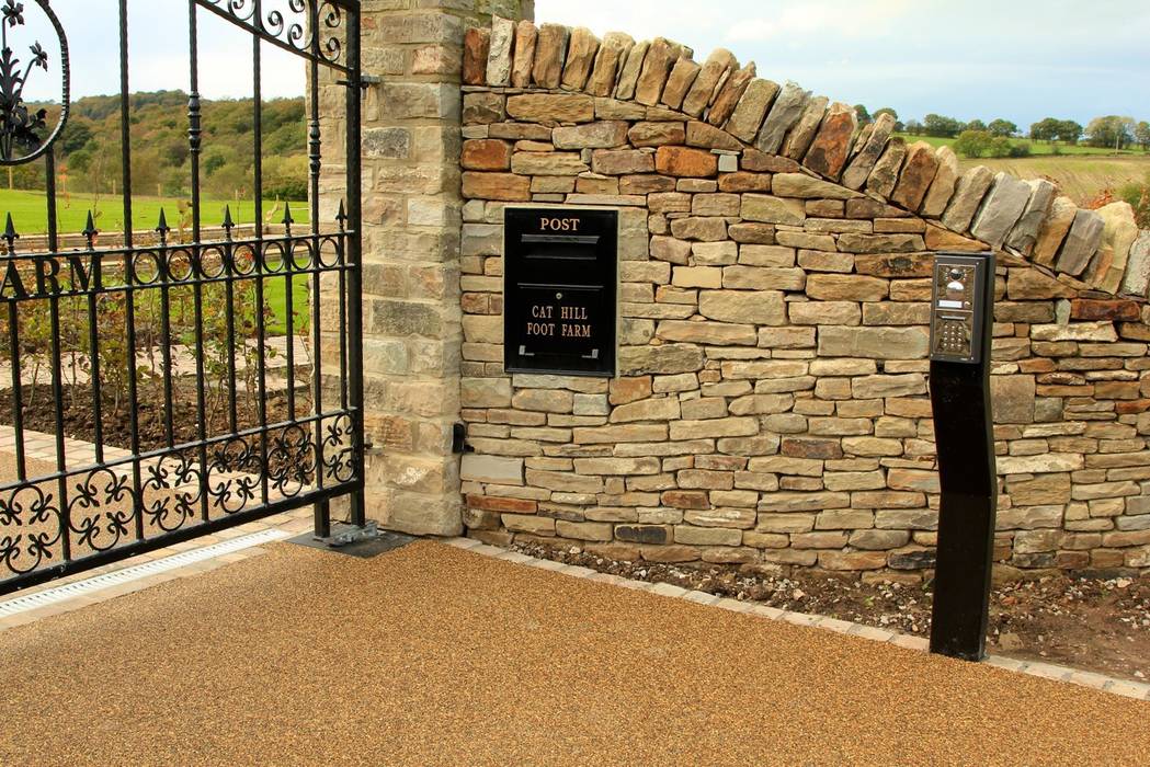 Barn Conversion, The Pebble Mill The Pebble Mill Rustic style garage/shed