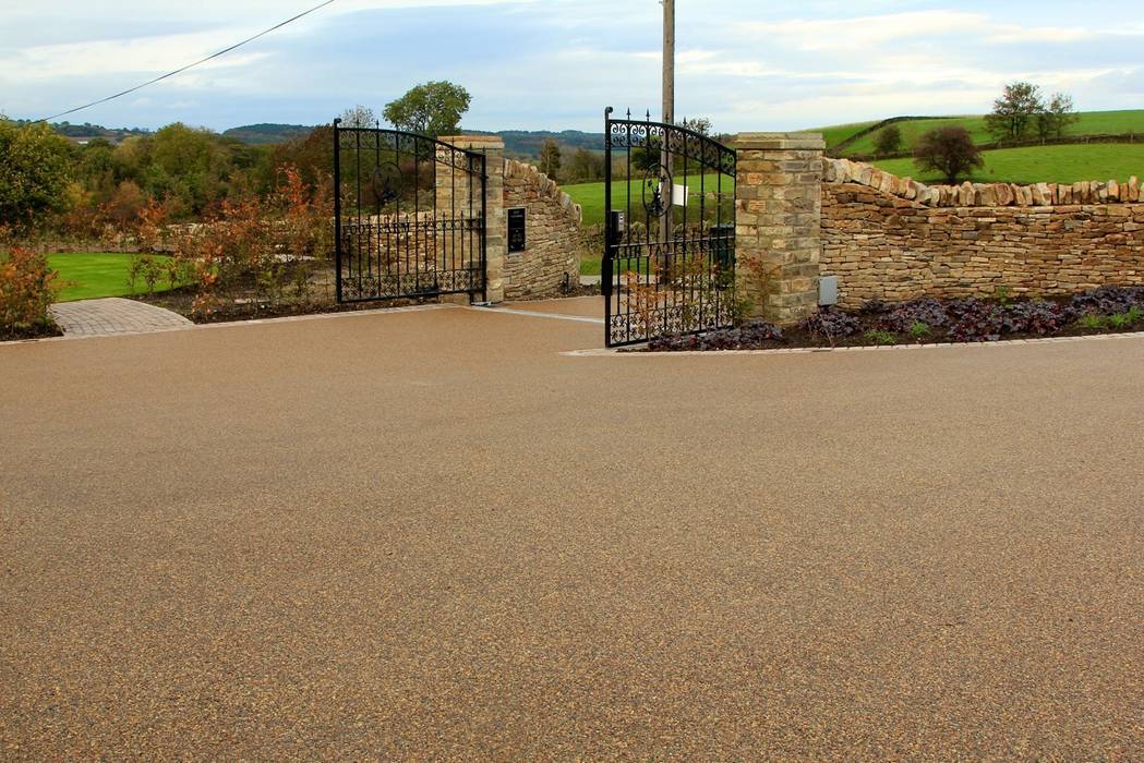 Barn Conversion, The Pebble Mill The Pebble Mill Rustic style garage/shed