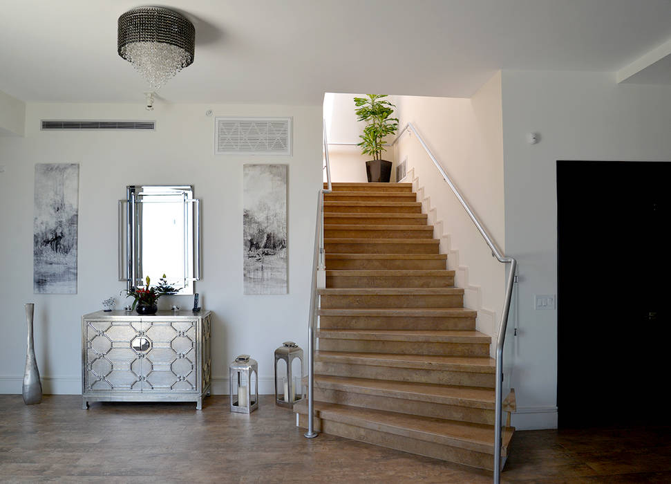 Nightingale Decor, Hollywood Hills CA. 2014 Erika Winters® Design Pasillos, vestíbulos y escaleras modernos