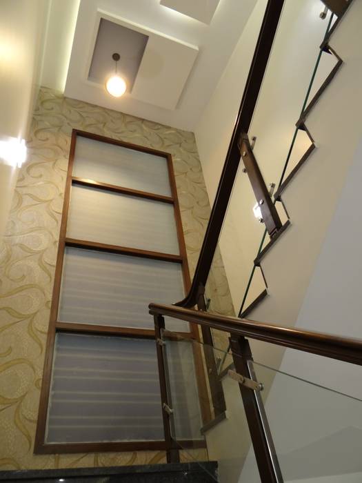 Stairwell homify Modern corridor, hallway & stairs