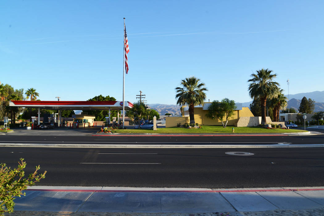 76 Gas Station & CarWash Ramon Rd. Cathedral City CA. 2014, Erika Winters® Design Erika Winters® Design Commercial spaces Commercial Spaces