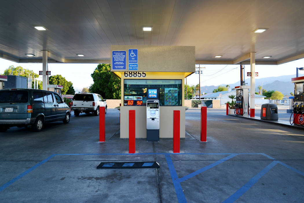 76 Gas Station & CarWash Ramon Rd. Cathedral City CA. 2014, Erika Winters® Design Erika Winters® Design 商业空间 商業空間