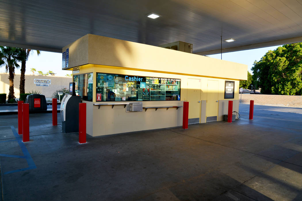 76 Gas Station & CarWash Ramon Rd. Cathedral City CA. 2014, Erika Winters® Design Erika Winters® Design Commercial spaces Commercial Spaces