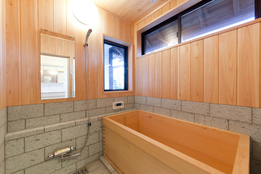 伝統のしつらえと、モダンライフの融合, 吉田建築計画事務所 吉田建築計画事務所 クラシックスタイルの お風呂・バスルーム