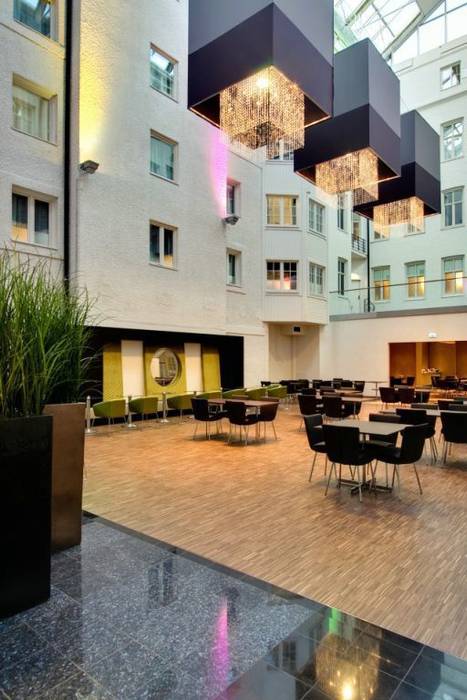 Clarion Hotel Plaza Bona Paredes y suelos de estilo moderno Colores y acabados