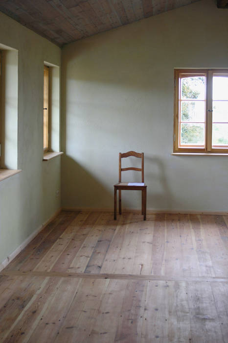 Schlafzimmer II im Obergeschoss Gabriele Riesner Architektin Rustikale Schlafzimmer