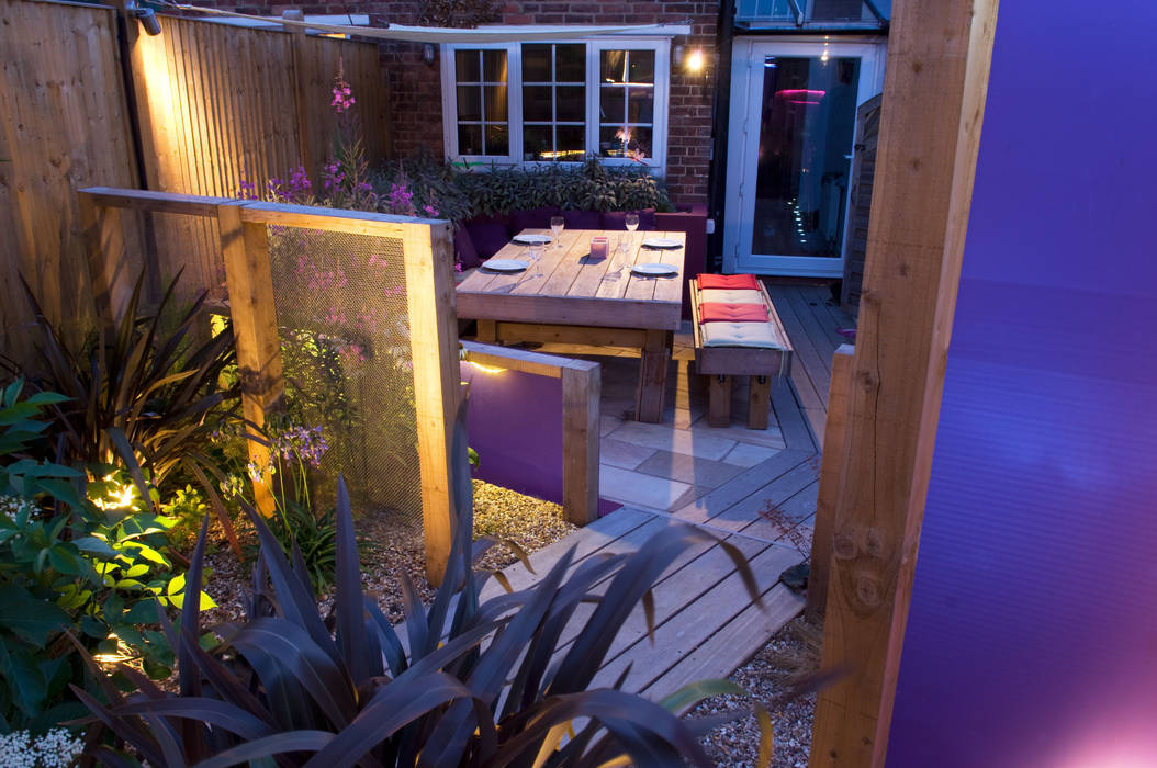 Party garden in Sevenoaks, Kent, Earth Designs Earth Designs Modern style gardens