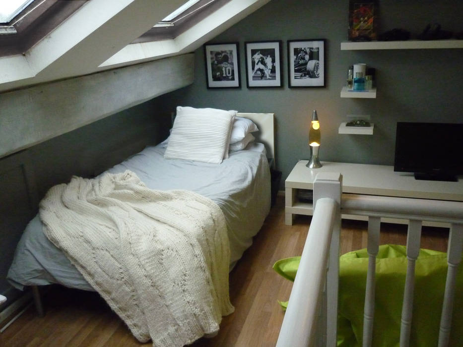 Attic Teen Bedroom, The Interior Design Studio The Interior Design Studio Phòng ngủ phong cách hiện đại