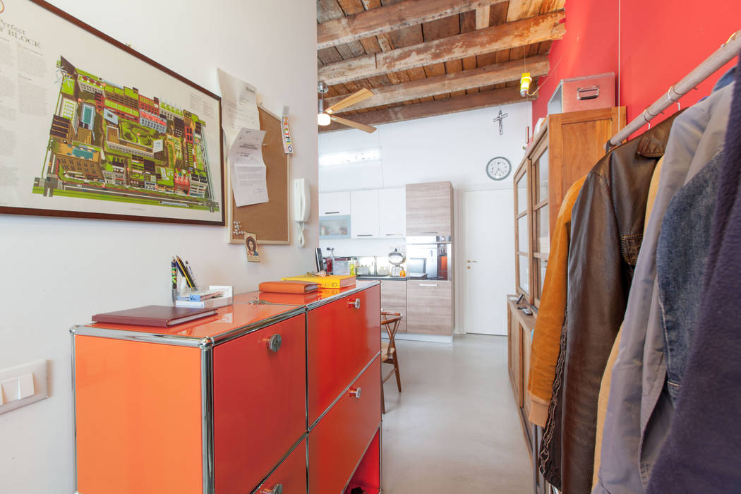 LOFT APARTMENT in milan, Matteo Fieni Architetto Matteo Fieni Architetto Couloir, entrée, escaliers industriels