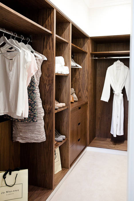 homify Modern dressing room