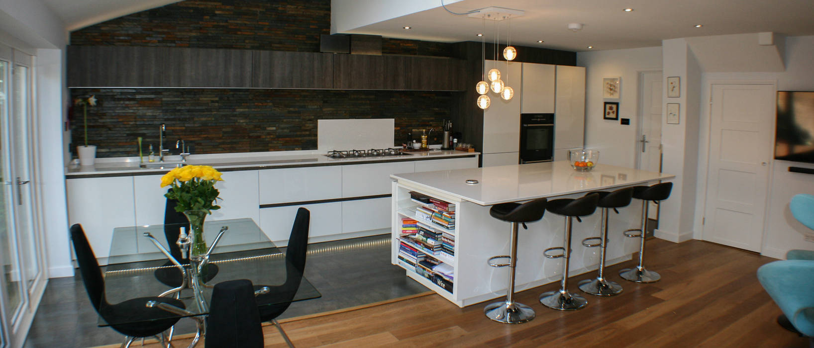 White Gloss & Latte Oak, Creative Designs Creative Designs Modern kitchen