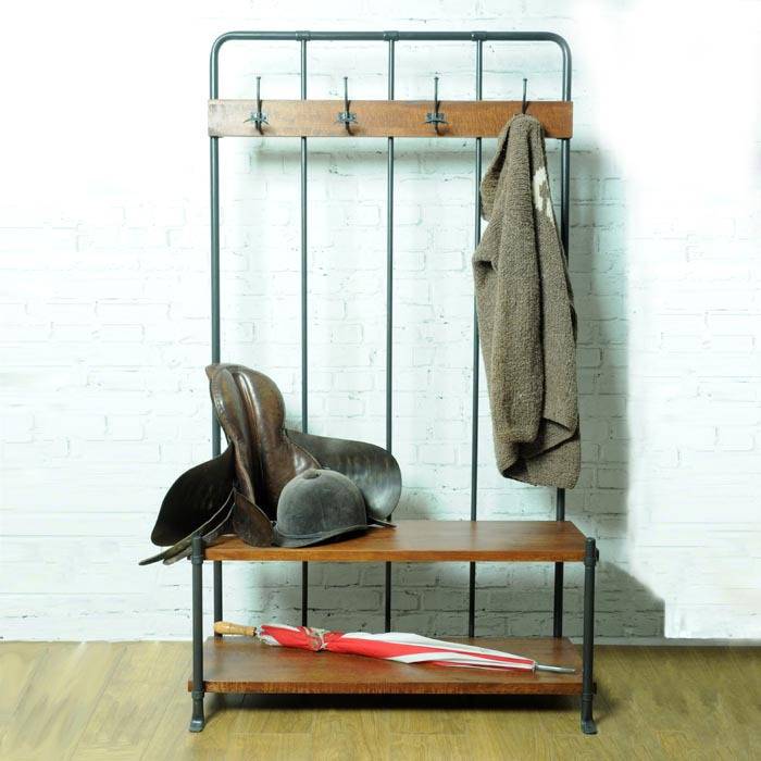 Old School Hallway Stand Loop the Loop Salones de estilo industrial Almacenamiento