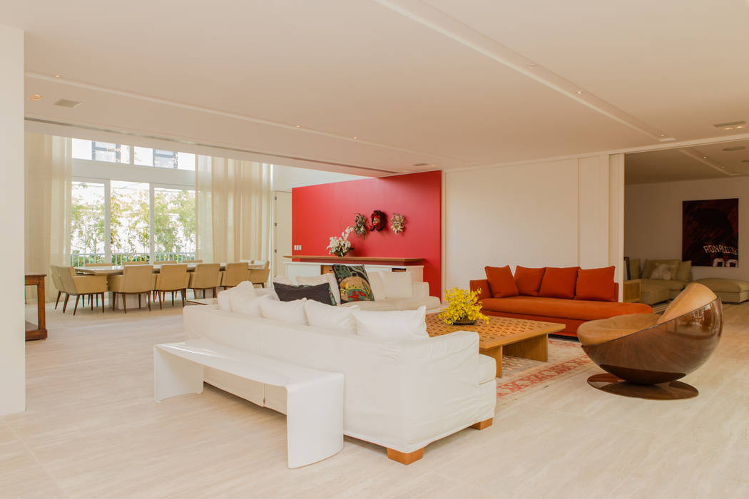 Rent Ronaldinho's home during the World Cup, Airbnb Germany GmbH Airbnb Germany GmbH Ruang Keluarga Modern
