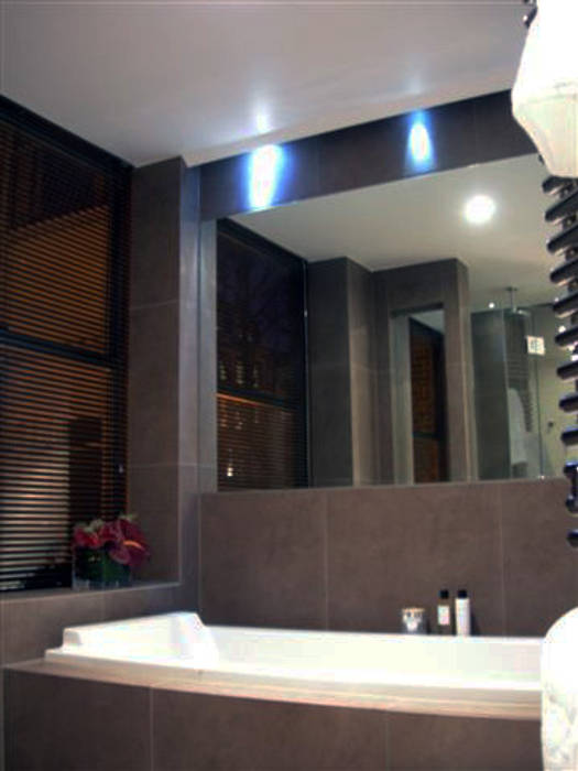 PROJECT: London's Kensington AH Interior Design Modern bathroom
