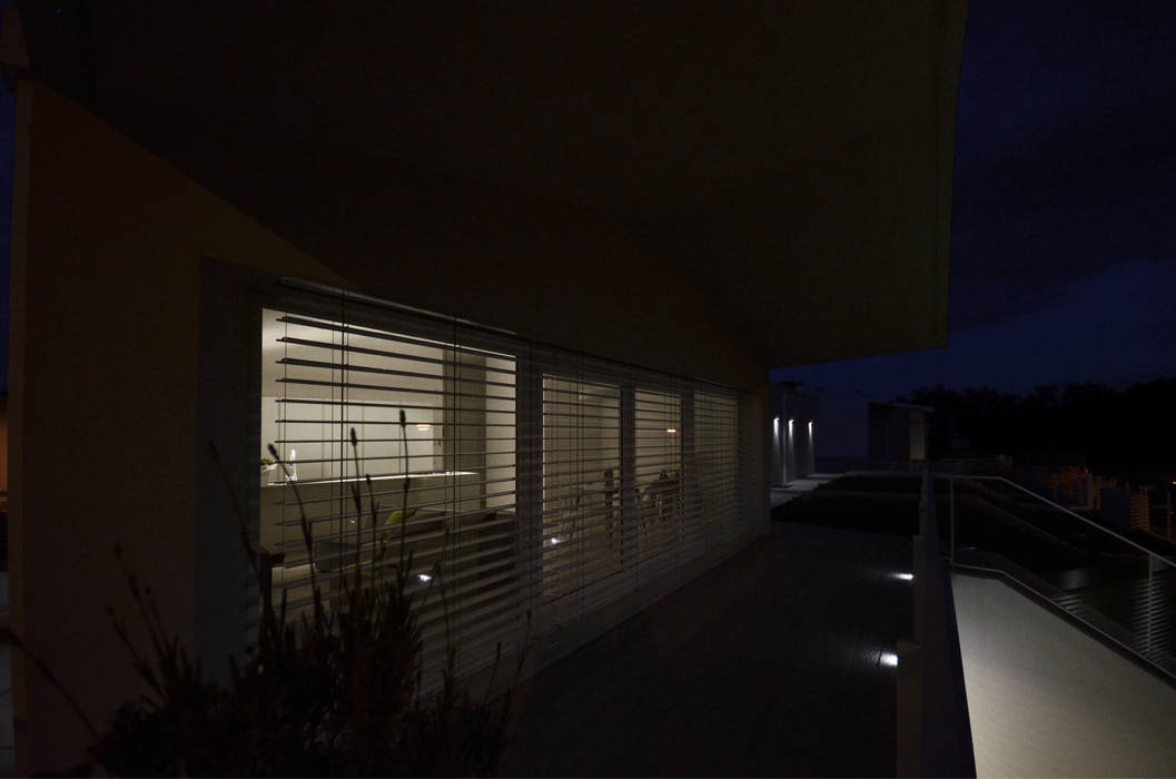 terrazza | notturno francesco valentini architetto Balcone, Veranda & Terrazza in stile eclettico