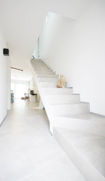 house studio: living workshop, francesco valentini architetto francesco valentini architetto Modern corridor, hallway & stairs