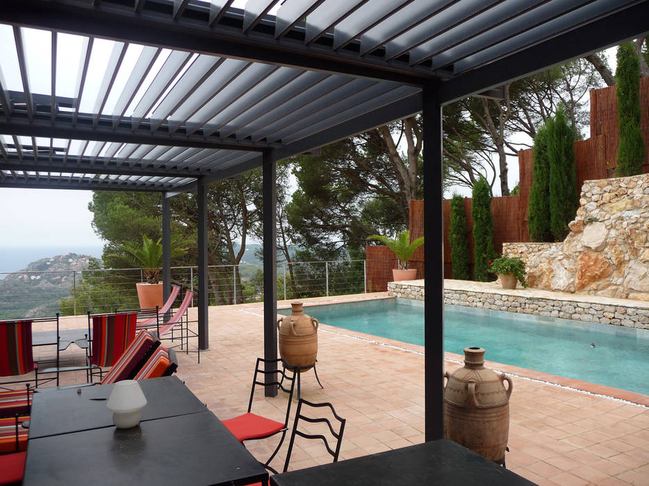 The BIOCLIMATIC Pergola by SOLISYSTEME, SOLISYSTEME SOLISYSTEME Atap landai