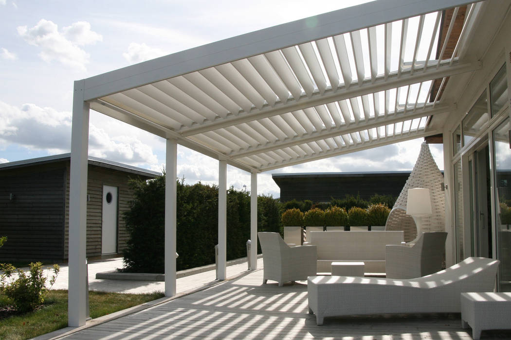 The BIOCLIMATIC Pergola by SOLISYSTEME, SOLISYSTEME SOLISYSTEME Mái nghiêng