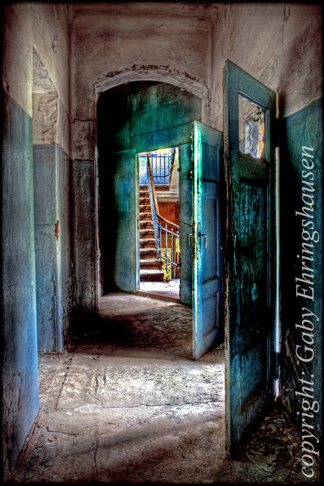 blaue Türen, Gaby Ehringshausen Gaby Ehringshausen Couloir, entrée, escaliers originaux