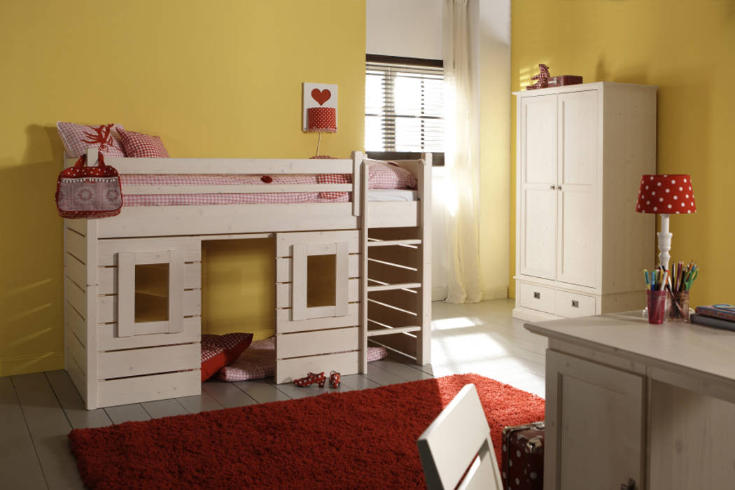 homify Classic style nursery/kids room