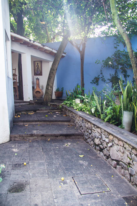 Casa de descanso en Chapala, Mikkael Kreis Architects Mikkael Kreis Architects Eclectic style corridor, hallway & stairs