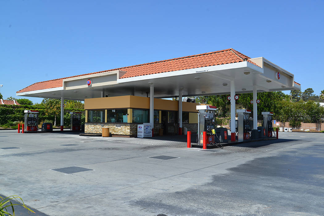 76 Gas Station, San Marcos CA. 2014, Erika Winters® Design Erika Winters® Design Commercial spaces Commercial Spaces