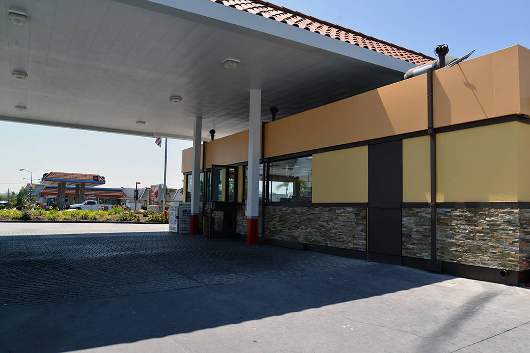 76 Gas Station, San Marcos CA. 2014, Erika Winters® Design Erika Winters® Design Commercial spaces Commercial Spaces