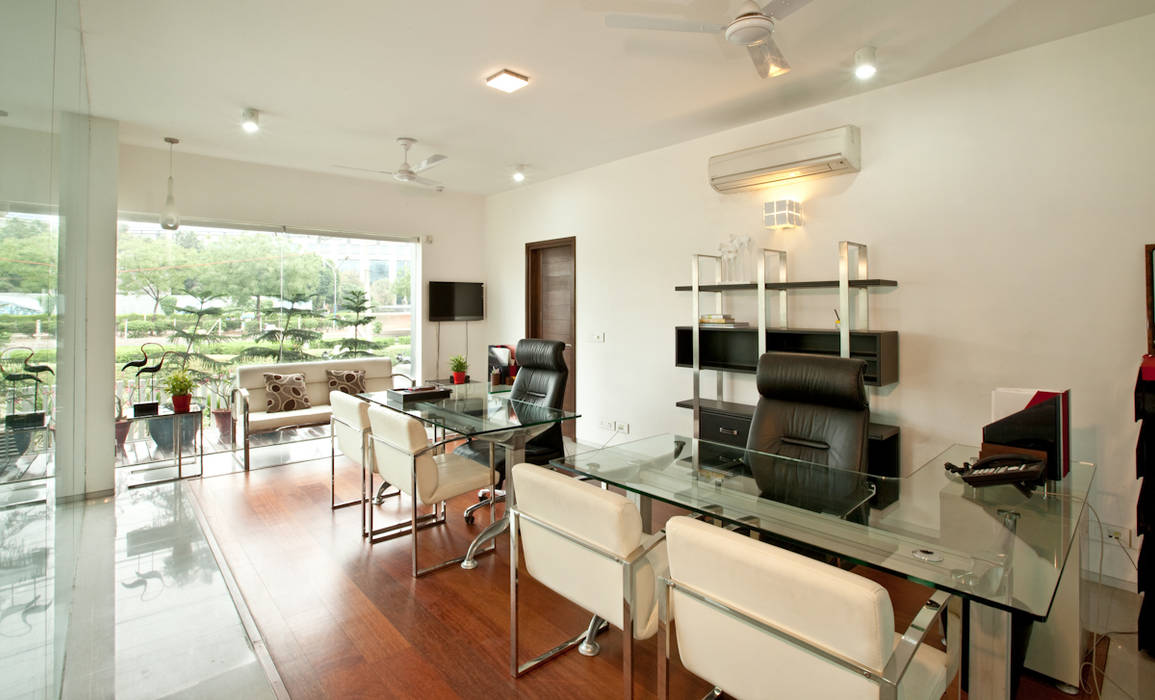 SYS Properties & Service apartments , Kumar Moorthy & Associates: country by Kumar Moorthy & Associates,Country