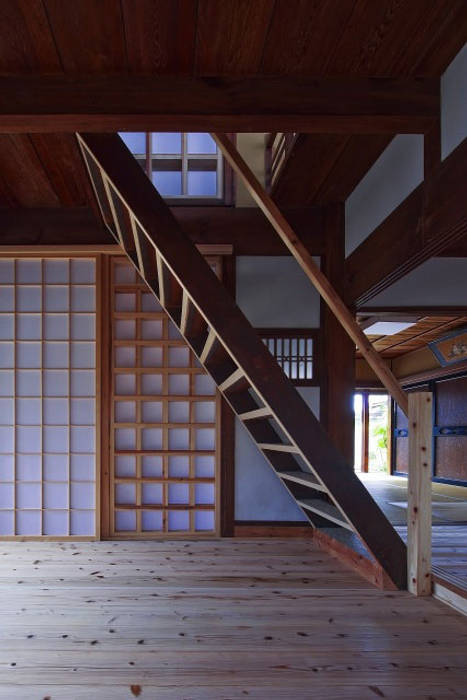 階段(After)／photo:Tada Yuko: 田村真一建築設計事務所が手掛けたクラシックです。,クラシック