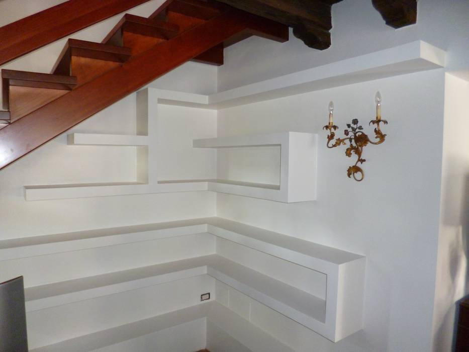 libreria in cartongesso Dipinture Valeri snc Ingresso, Corridoio & Scale in stile classico Accessori & Decorazioni