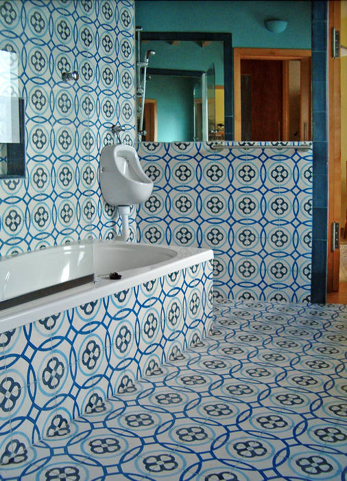 Encaustic Cement Tiles with Endless Pattern Combination, Original Features Original Features Paredes y pisos de estilo mediterráneo Baldosas y azulejos