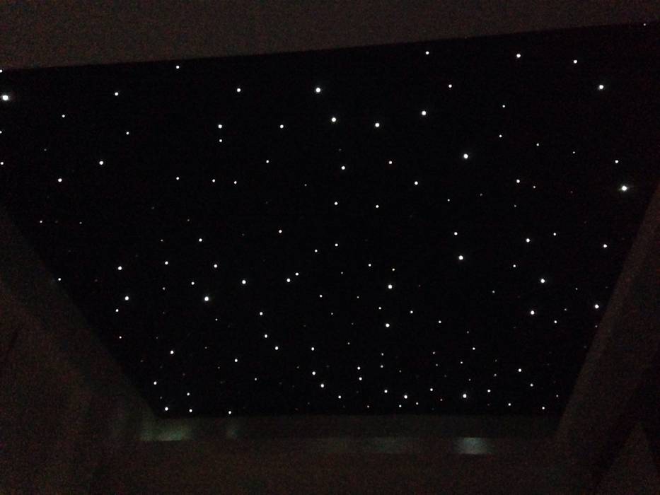 Starlight ceiling in 'movie room', Lancashire design ceilings Lancashire design ceilings Modern living room