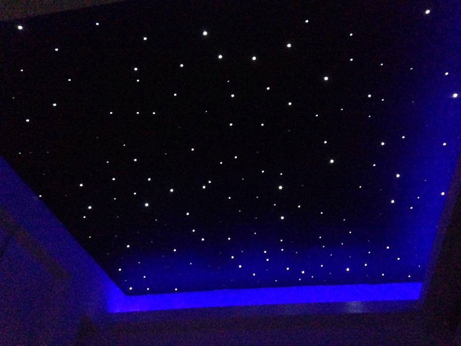 Starlight ceiling in 'movie room', Lancashire design ceilings Lancashire design ceilings Вітальня