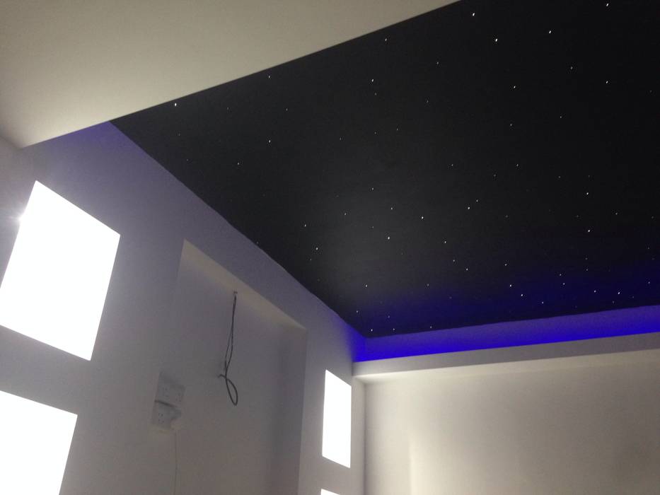 Starlight ceiling in 'movie room', Lancashire design ceilings Lancashire design ceilings Вітальня