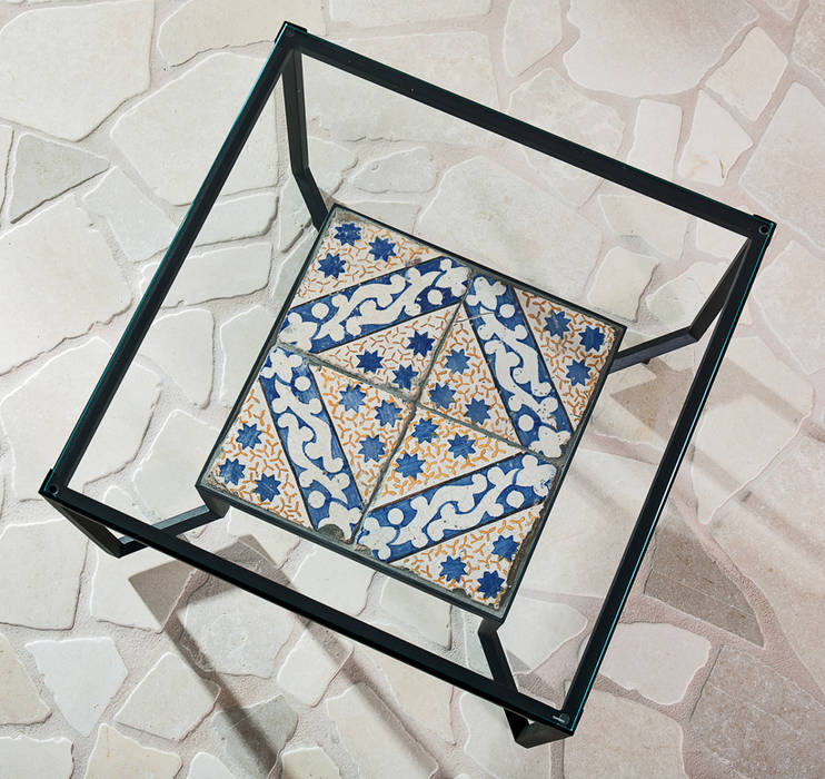Spider Tiles & Glass Table, Francesco Della Femina Francesco Della Femina Giardino in stile mediterraneo Mobili