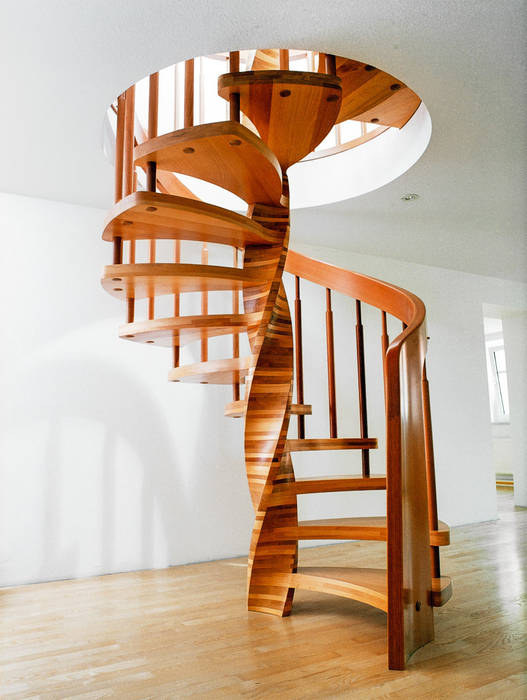 Spindeltreppe aus Buchenholz, Daniel Beutler Treppenbau Daniel Beutler Treppenbau Cầu thang Stairs