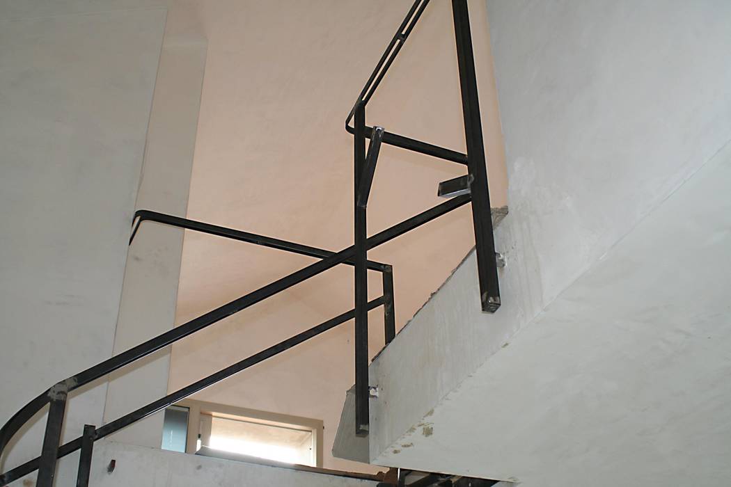 Iron Tree Stair, Marco Maria Statella - Architect Marco Maria Statella - Architect Living room Lighting