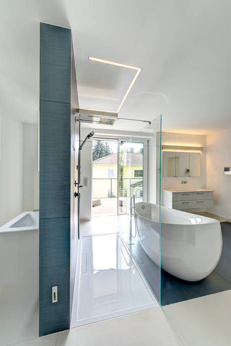 Traum in blau und weiß moderne badezimmer von innenarchitektin katrin