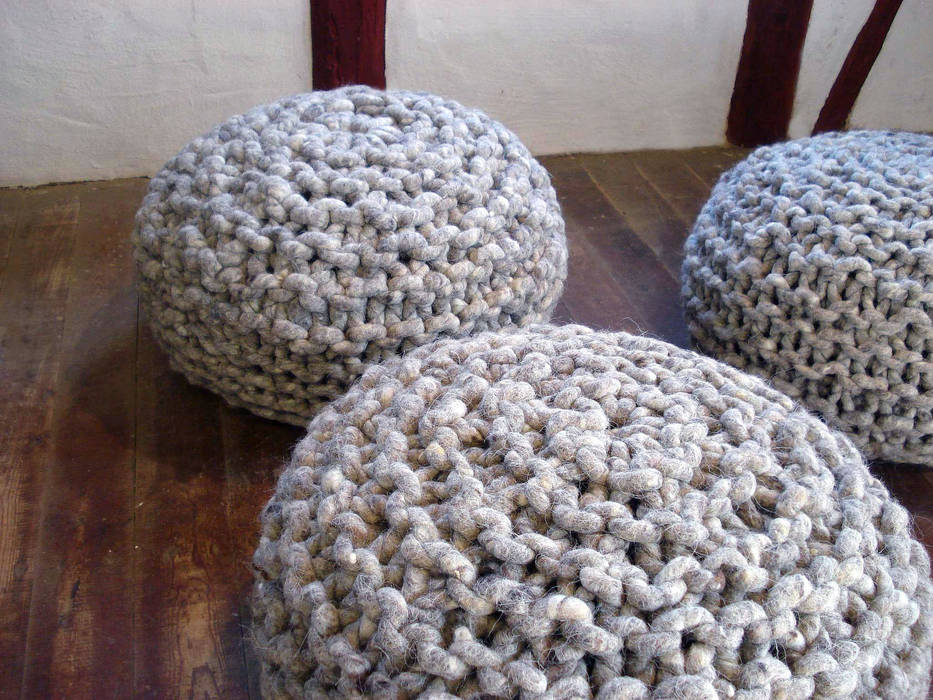 "Boppel"-Strickpouf, jeannis.art jeannis.art ラスティックデザインの リビング アクセサリー＆デコレーション