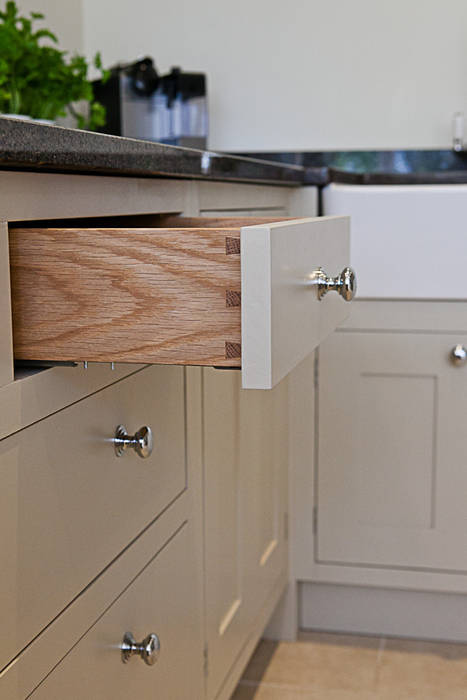Oak dove tailed drawers homify Country style kitchen