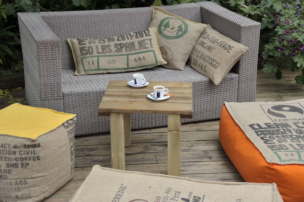 Coussins en toile de jute de sacs de café recyclés, LILOKAWA LILOKAWA Industrial style houses Accessories & decoration