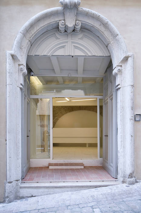 Restauro e risanamento conservativo di Palazzo Barilari, MONDAINI ROSCANI ARCHITETTI ASSOCIATI MONDAINI ROSCANI ARCHITETTI ASSOCIATI Casas de estilo clásico