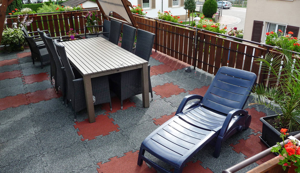 Terrasse pour toute la famille WARCO Bodenbeläge Balcon, Veranda & Terrasse modernes