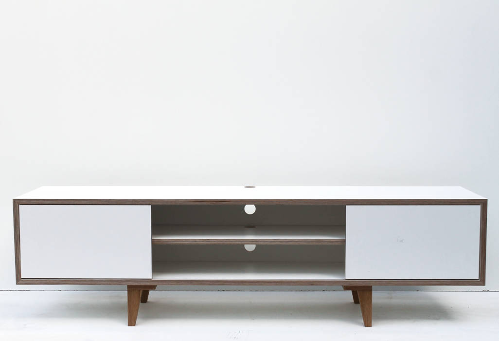 Schimmelreiter 42, Andreas Janson Andreas Janson Ruang Keluarga Modern TV stands & cabinets