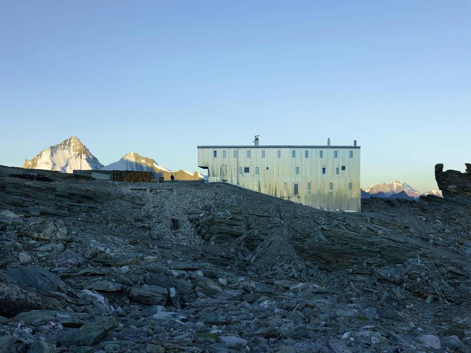 New mountain hut at Tracuit, savioz fabrizzi architectes savioz fabrizzi architectes