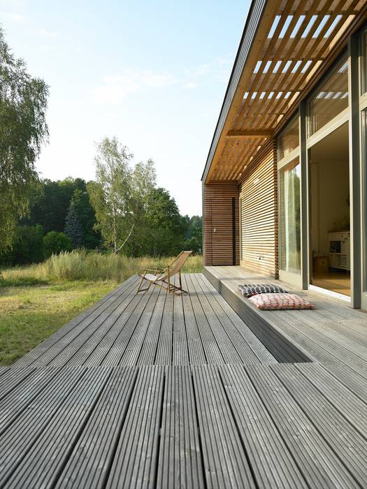 Minimalistisches Sommerhaus mit viel Potenzial, SOMMERHAUS PIU - YES WE WOOD SOMMERHAUS PIU - YES WE WOOD Prefabricated home Wood Wood effect